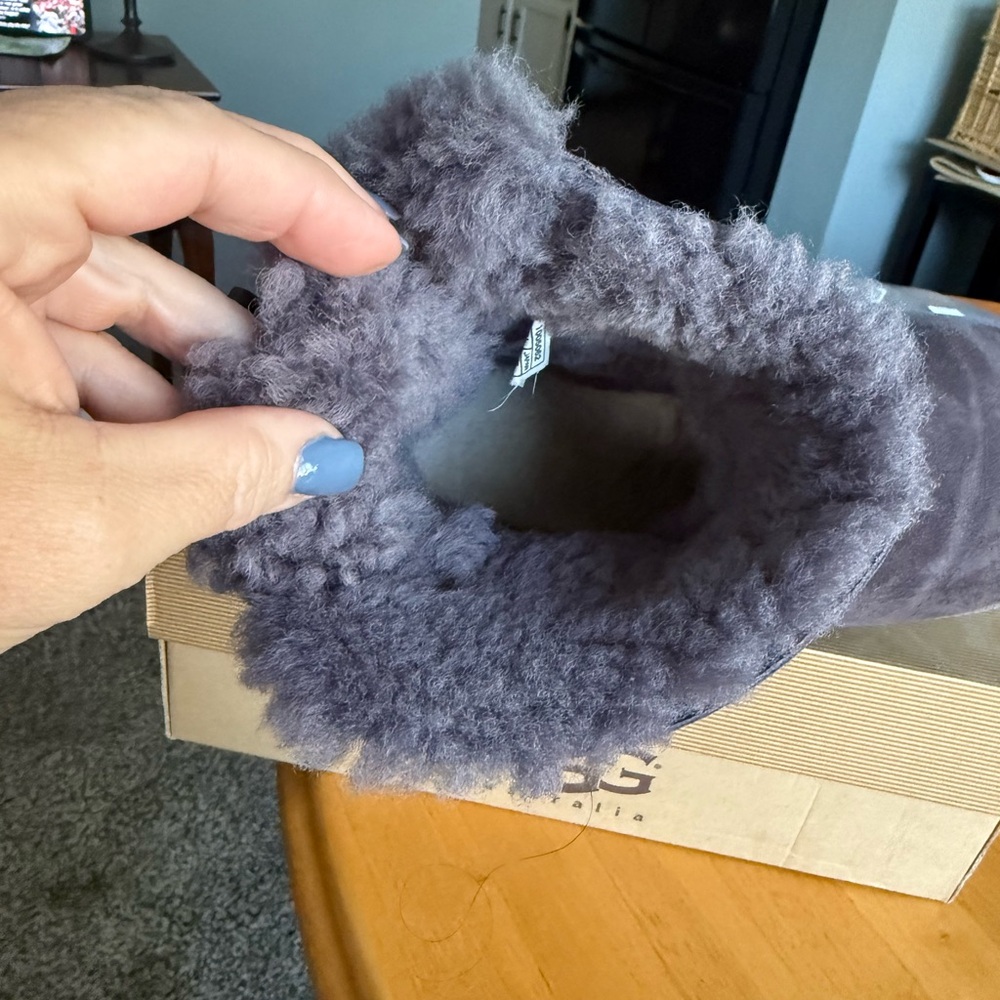 π UGG Purple classic mini boots π - Picture 4 of 4